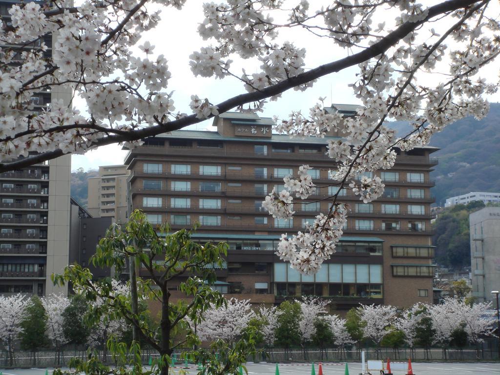 Hotel Wakamizu Такарадзука Экстерьер фото