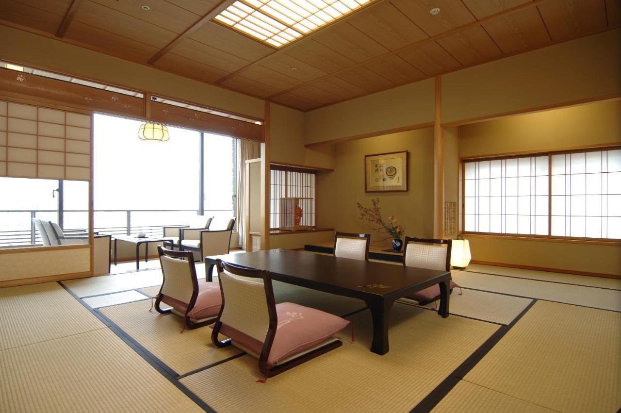 Hotel Wakamizu Такарадзука Номер фото
