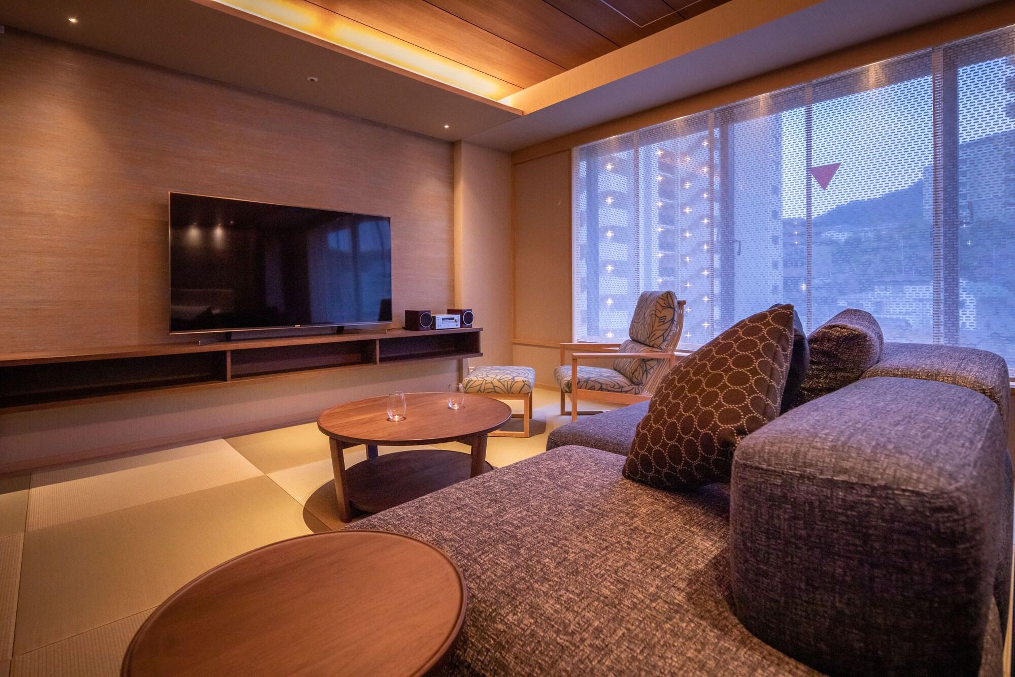 Hotel Wakamizu Такарадзука Экстерьер фото