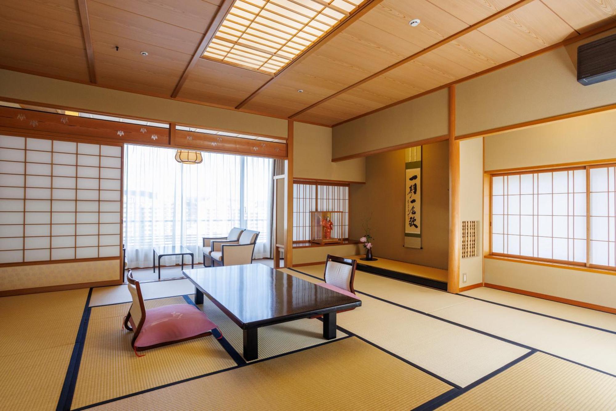 Hotel Wakamizu Такарадзука Экстерьер фото