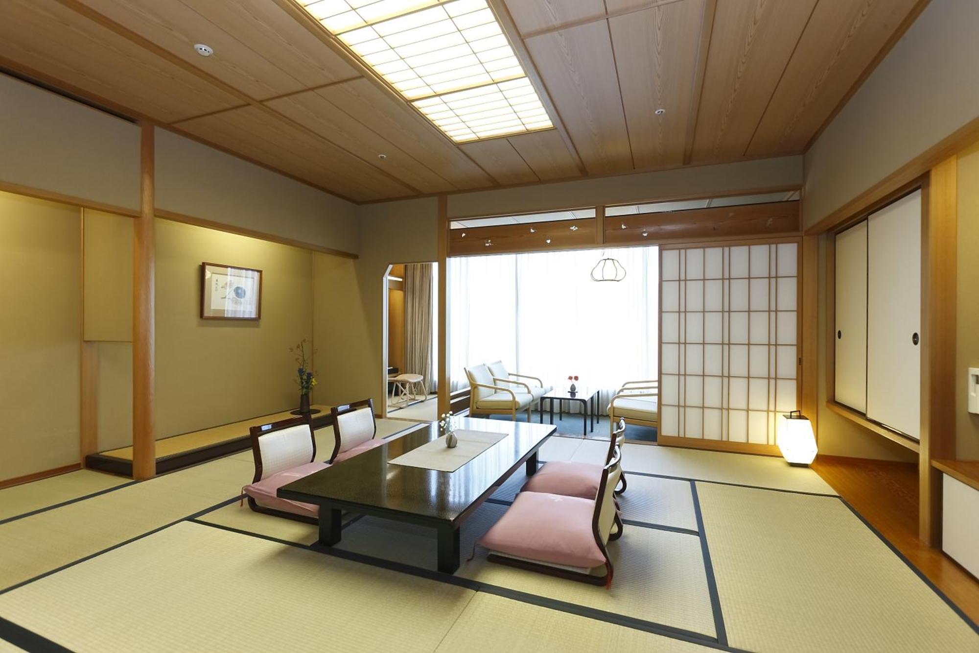 Hotel Wakamizu Такарадзука Номер фото