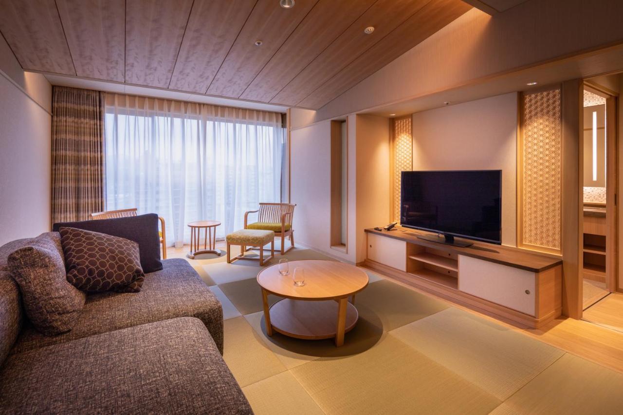 Hotel Wakamizu Такарадзука Экстерьер фото