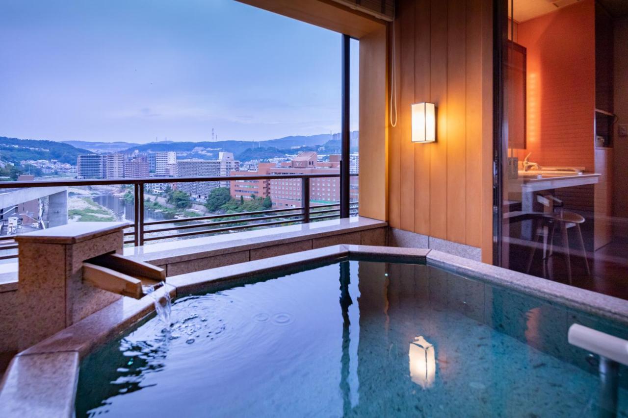 Hotel Wakamizu Такарадзука Экстерьер фото